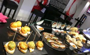 pinchos.tapas.calle.laurel.letras.1.000